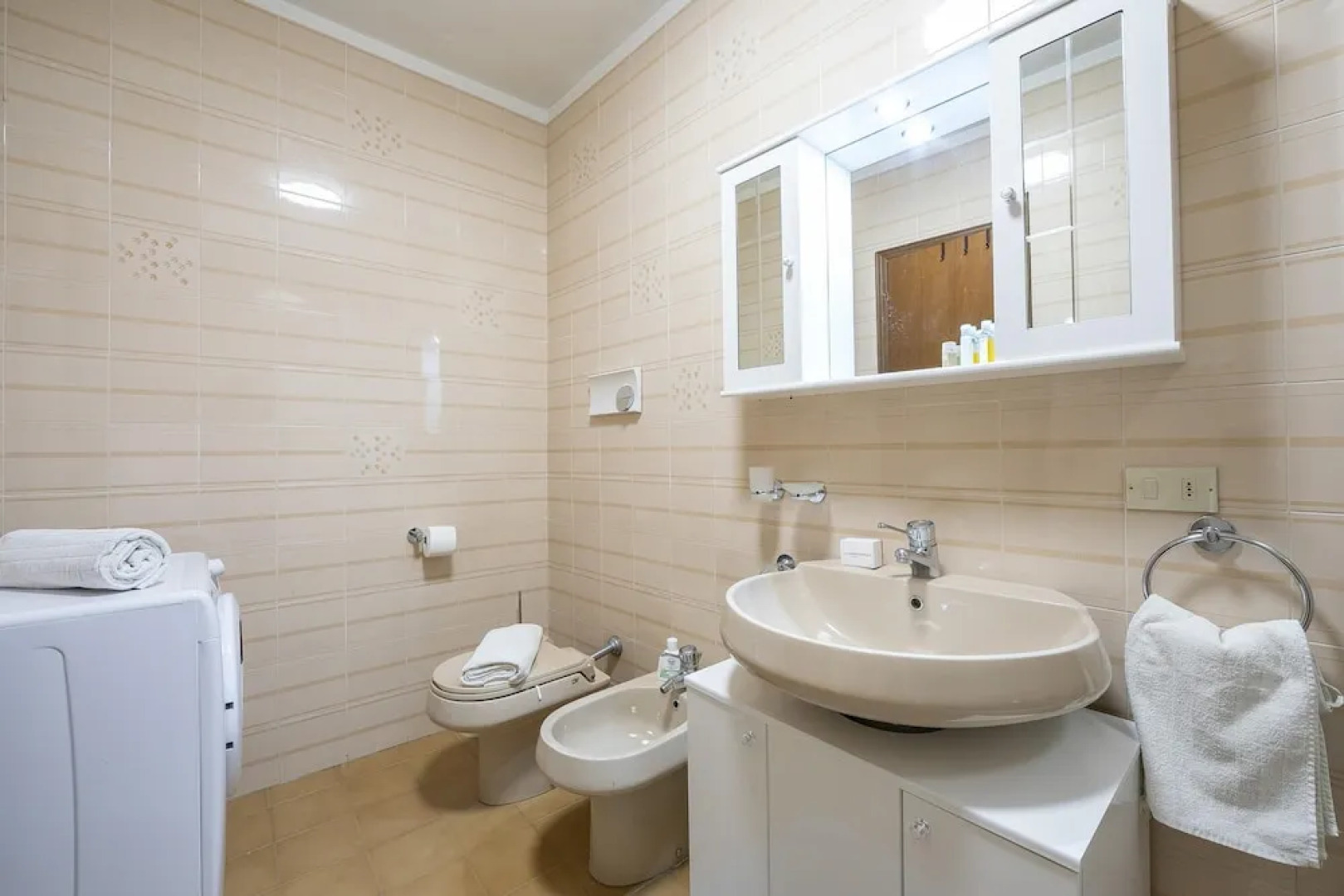 Alma - Near Lake in Salo