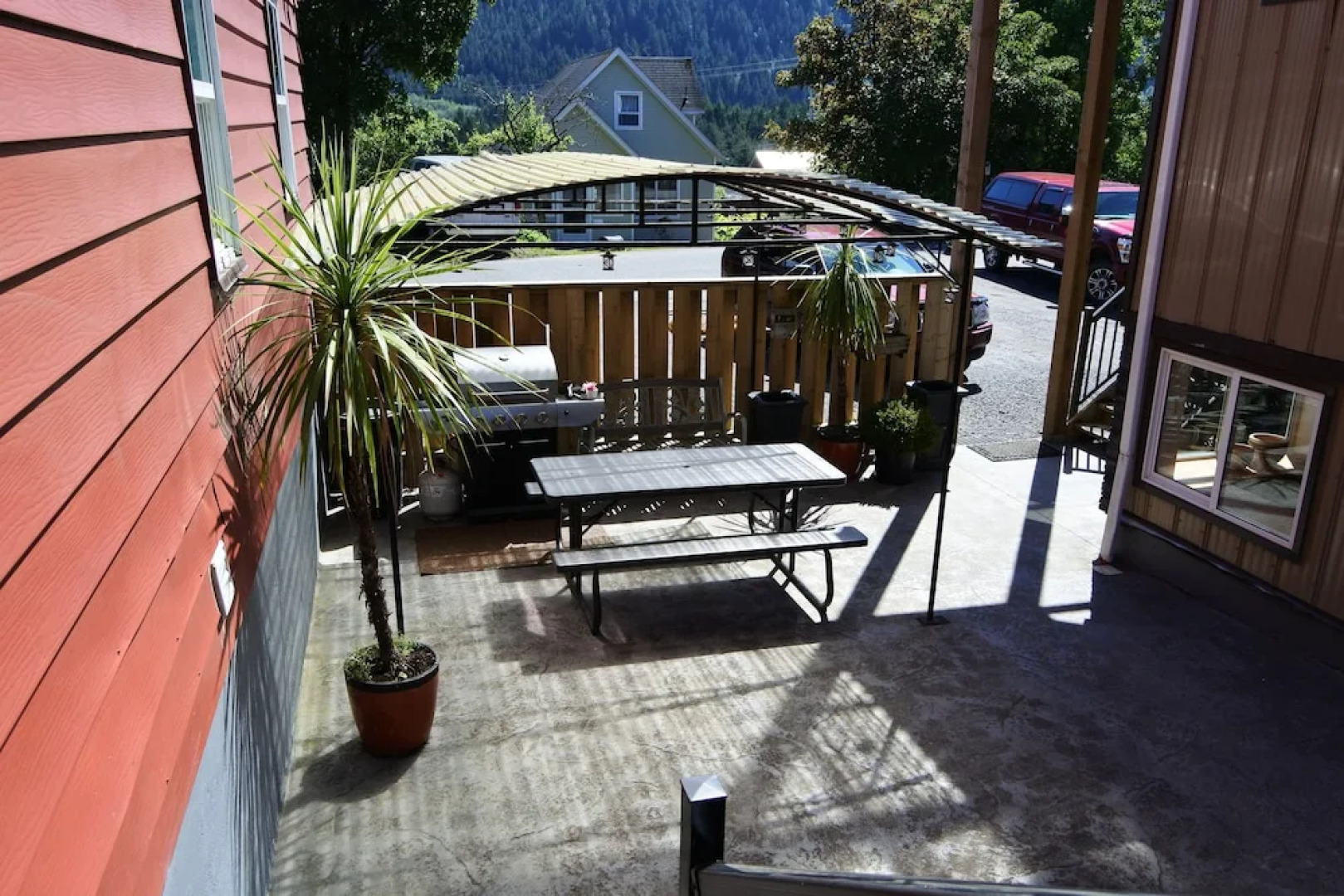 Black Rooster Guesthouse