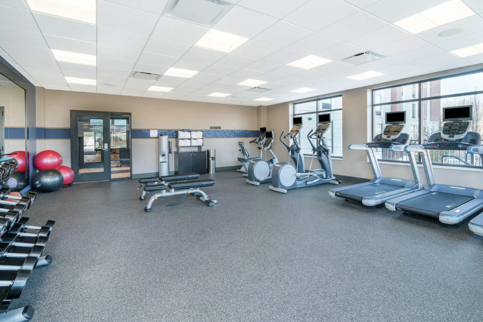 Hampton Inn & Suites Newburgh Stewart Airport