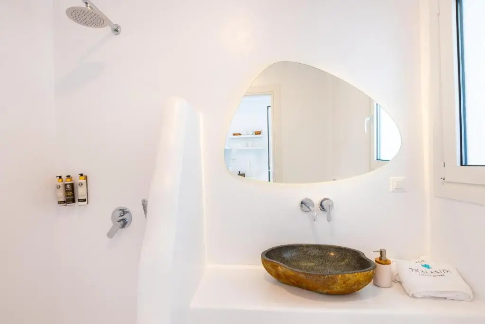 Thalasidi Luxury Suites