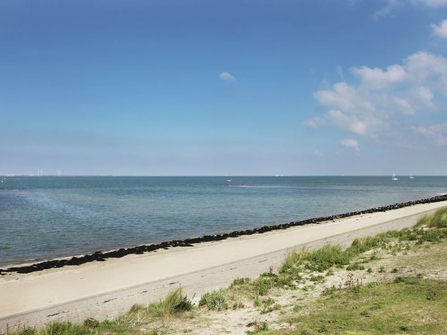 Comfortably Furnished Bungalow on Lake Veere