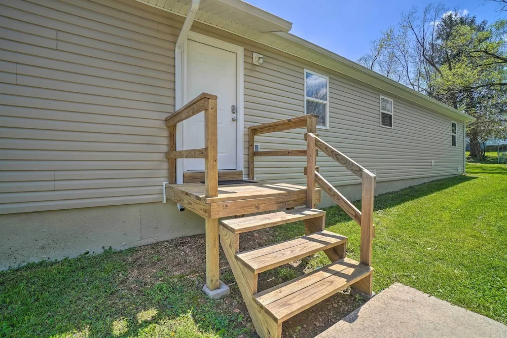 Charming One-level Home w/ Deck, Walk to Dtwn