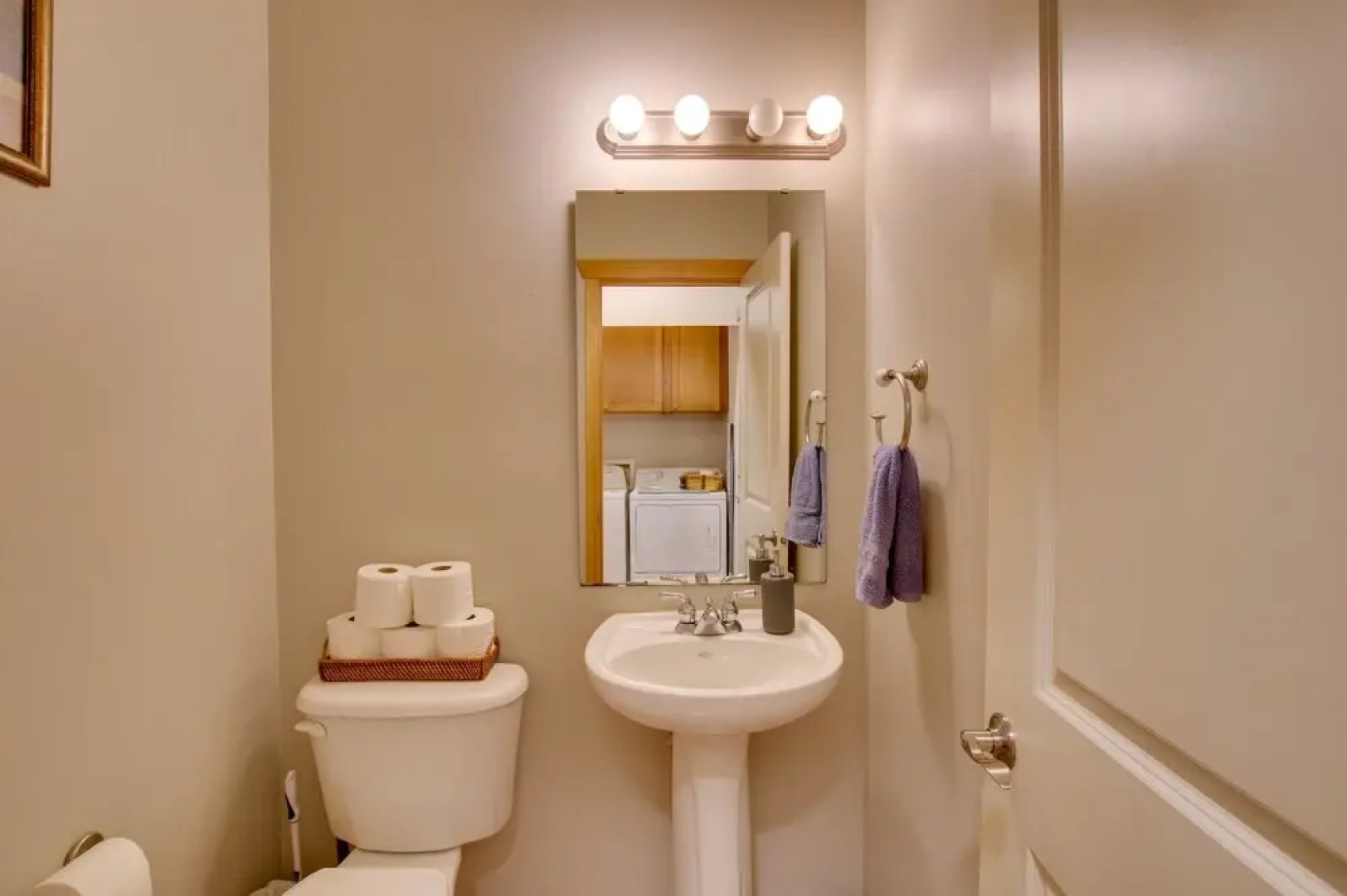Charming Everett Townhome - 3 Mi to Downtown!