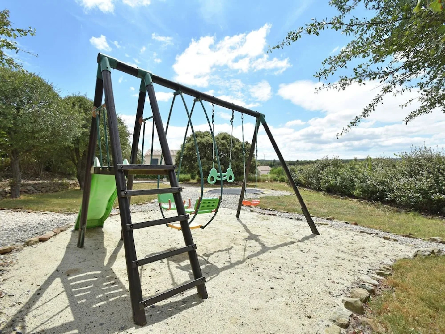 Charming Villa in Escales With Jacuzzi