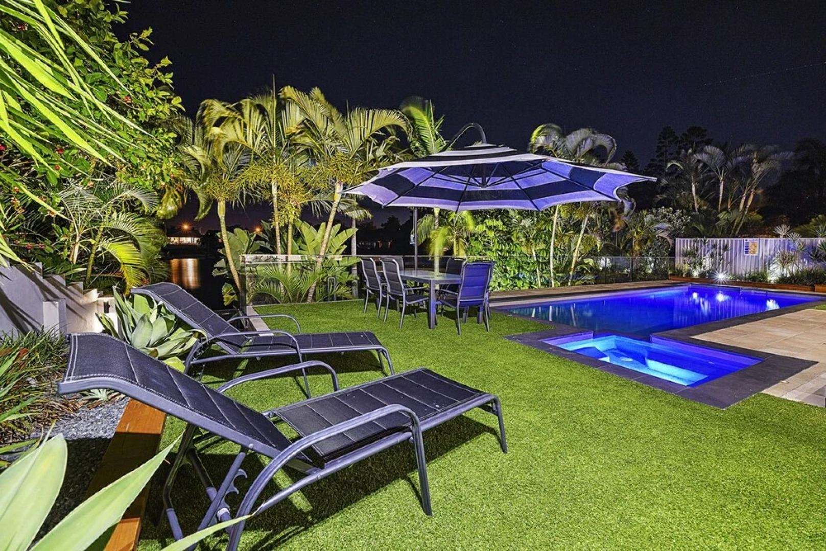 Just in Paradise Waterfront 5 Bedroom Deluxe House Central Broadbeach