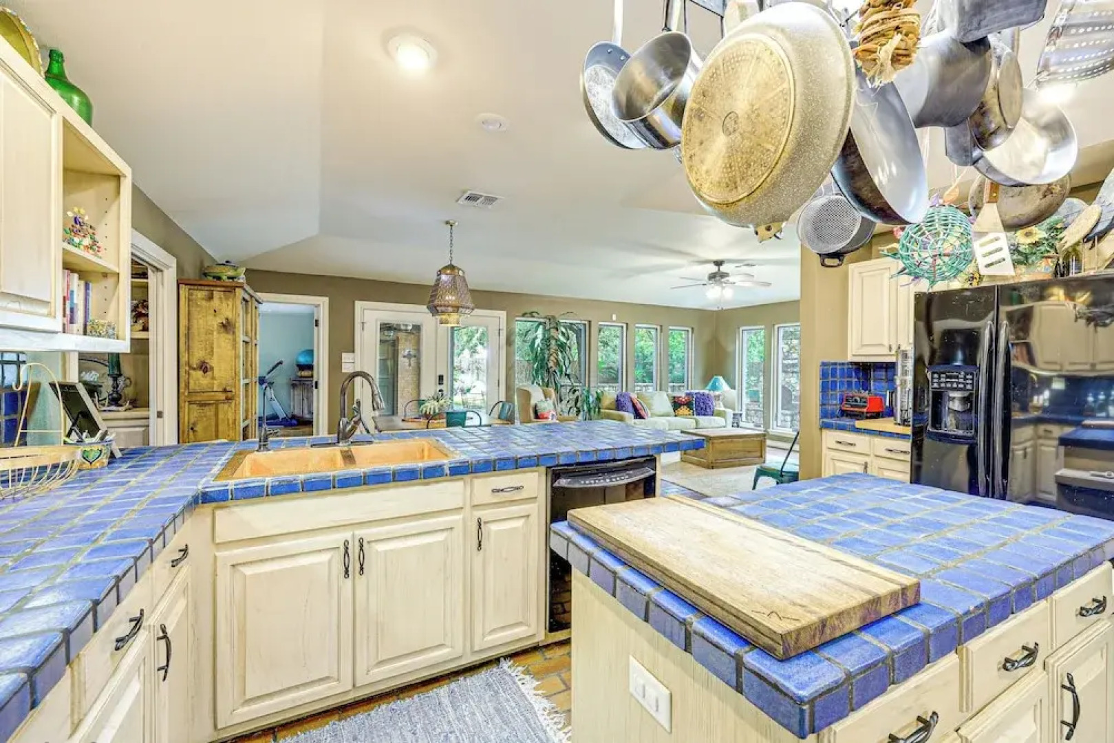 Del Rio Home w/ Large Yard, BBQ + Fireplace!