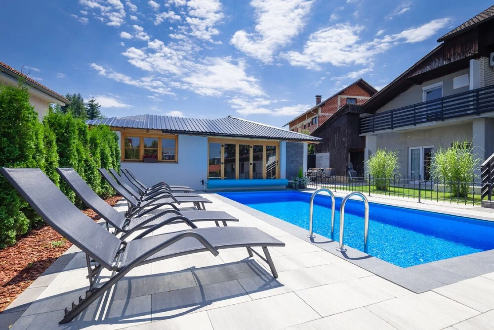 Rooms & apartments Karlo