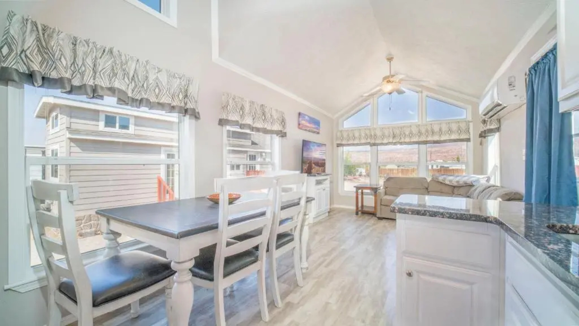 FunStays Glamping Tiny House w Loft Site 7