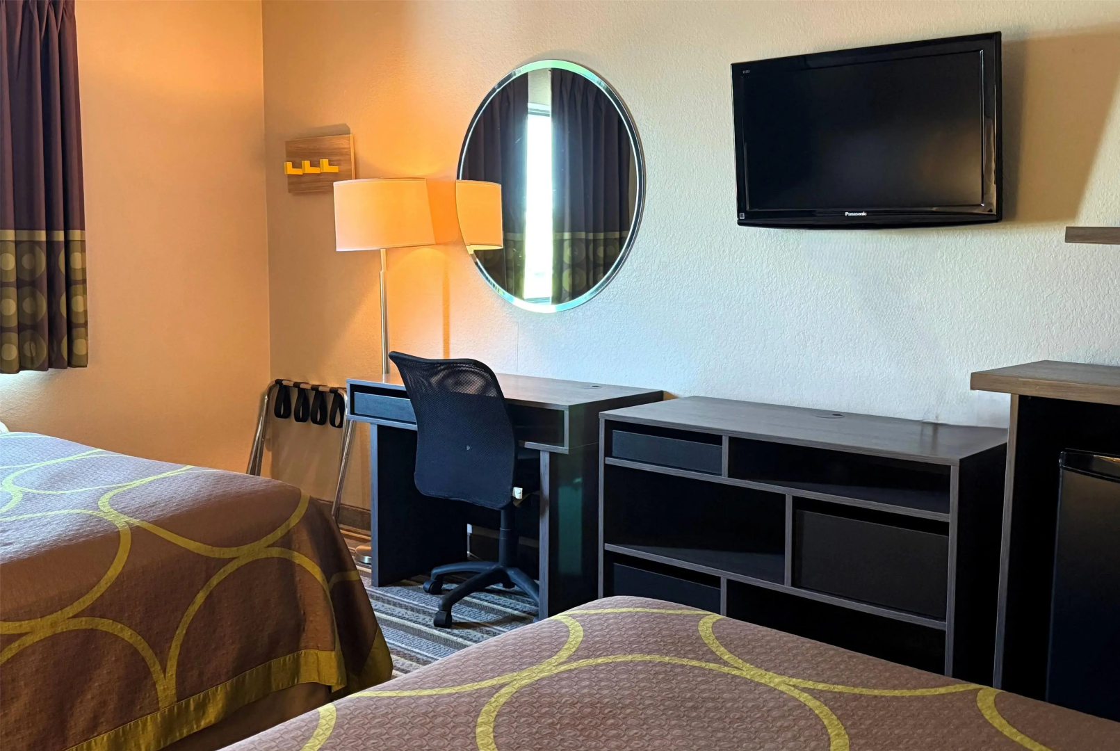 Super 8 by Wyndham Gas City Marion Area