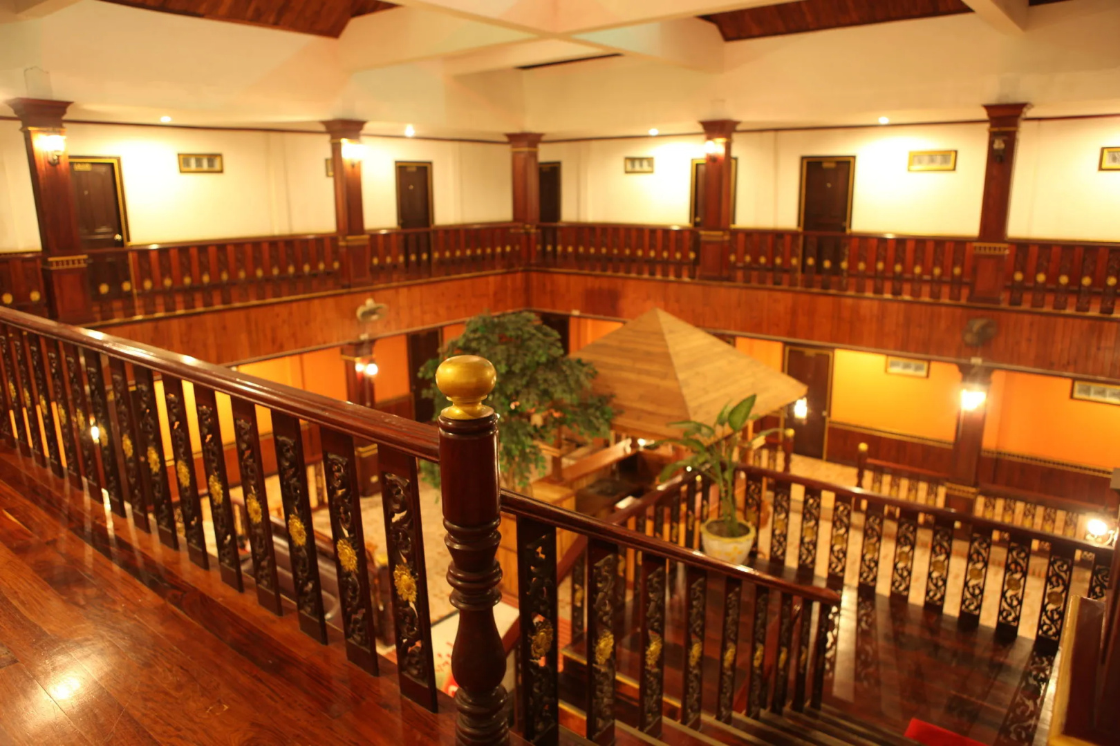 E-Outfitting Vang Thong Hotel