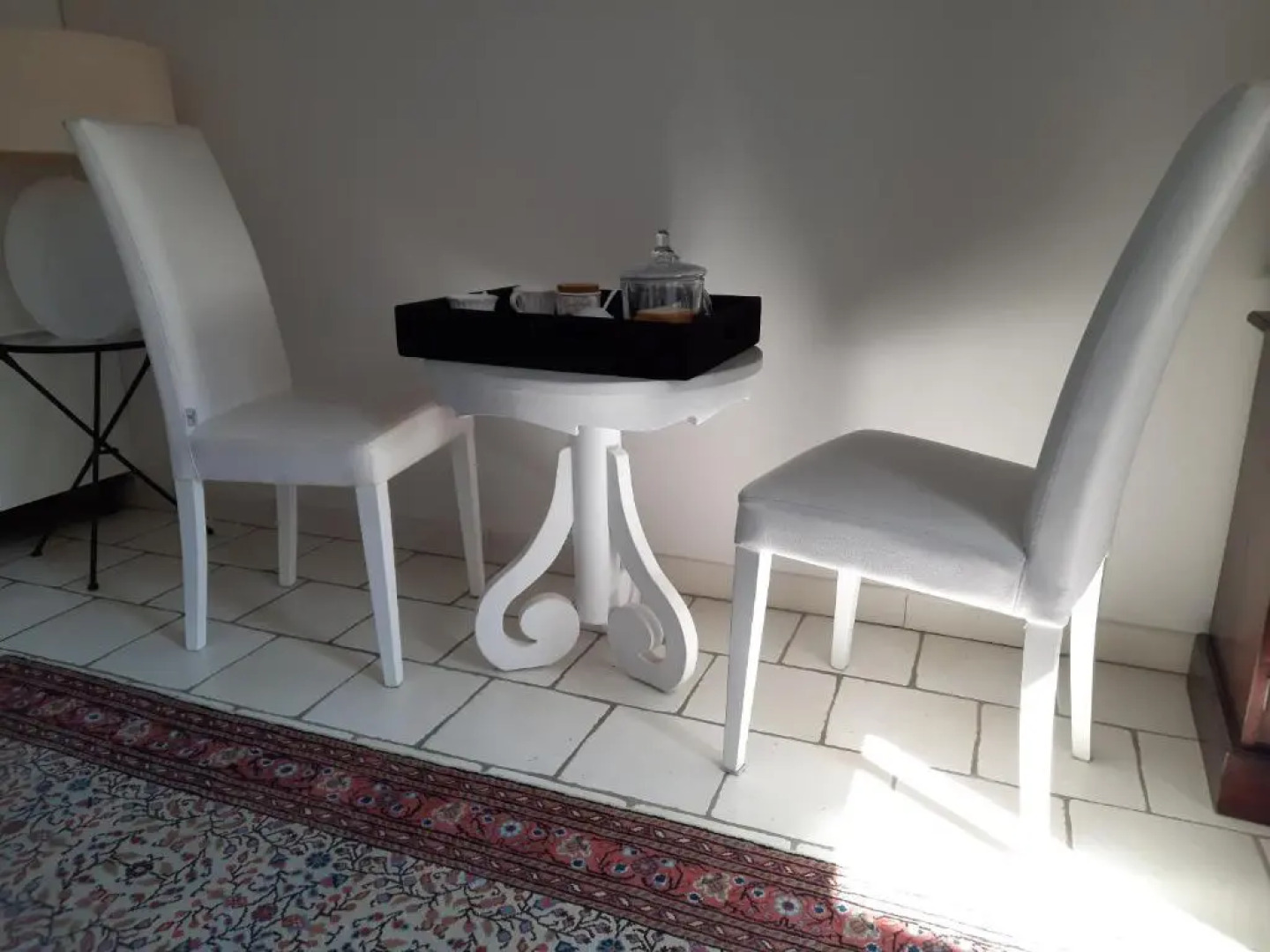 Coquet T2 ,terrasse,parking ,4 kms d Avignon