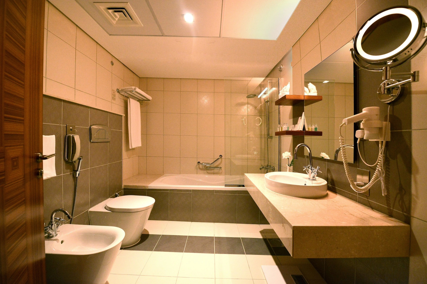 Отель City Seasons Al Hamra Hotel