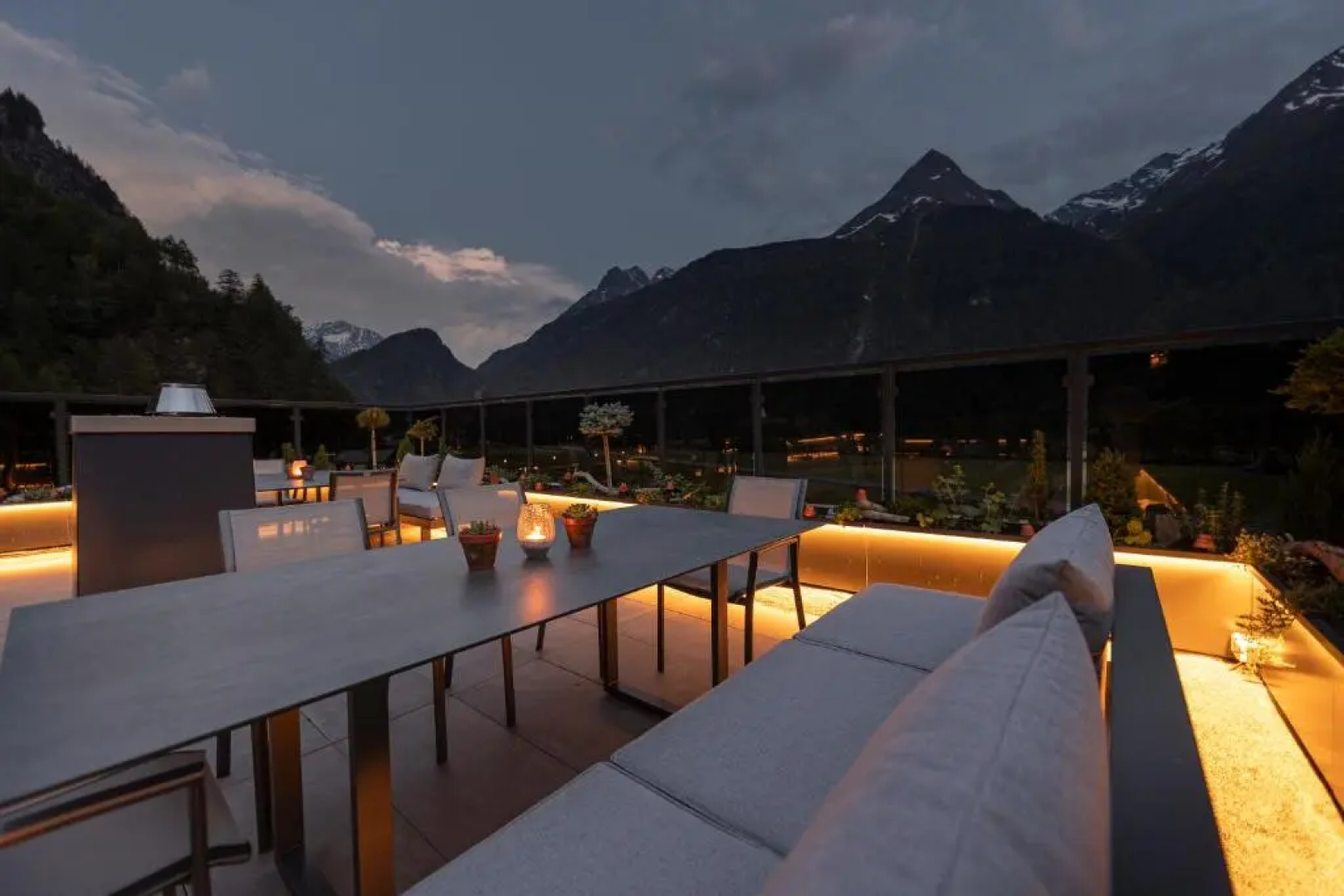 Hotel Vier - Studios & Restaurant