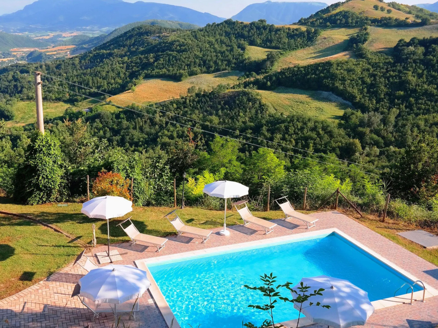 Holiday house with pool, near the sea and mountains, beautiful views