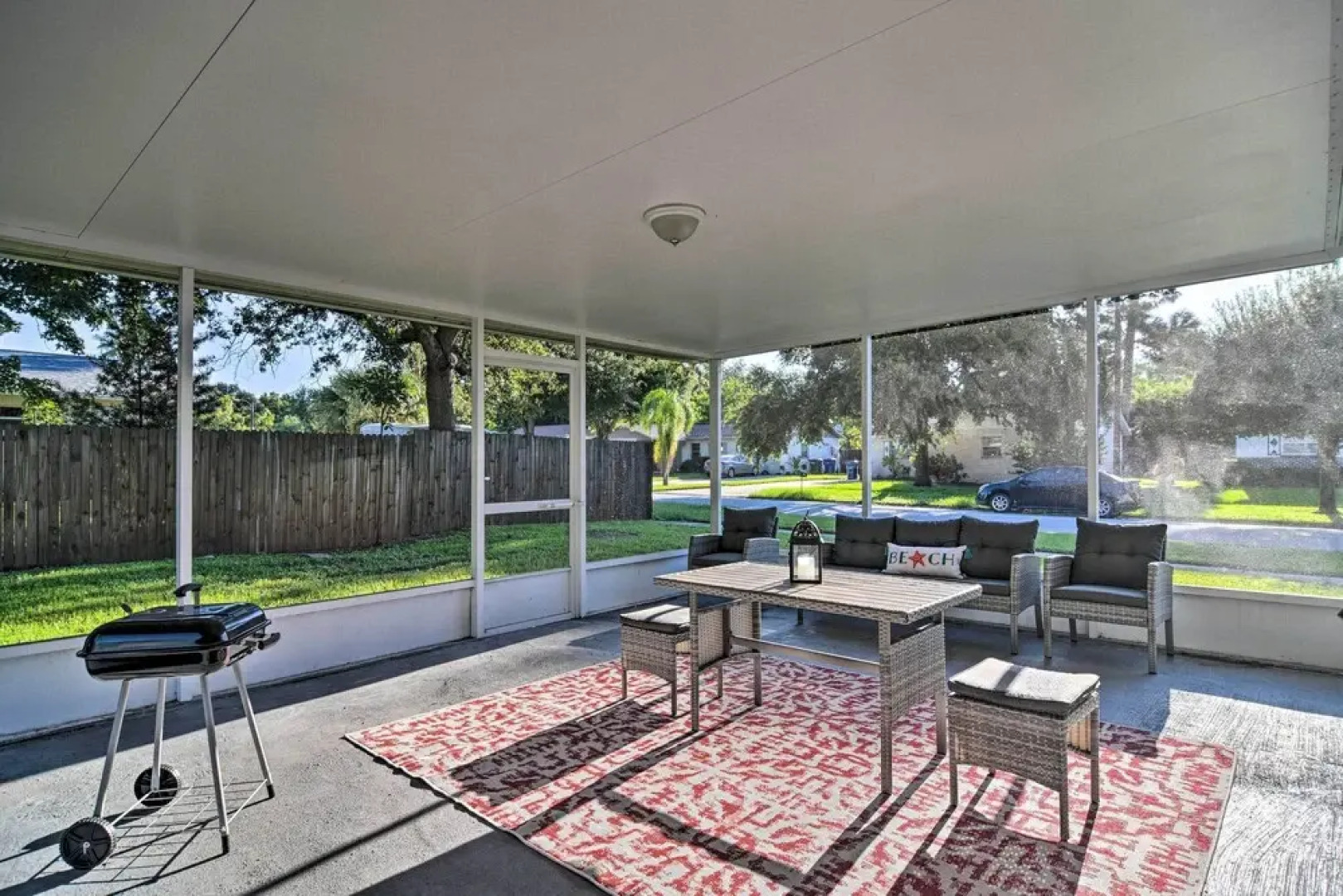 Beach-style Getaway w/ Lanai ~ 4 Mi to Beaches!