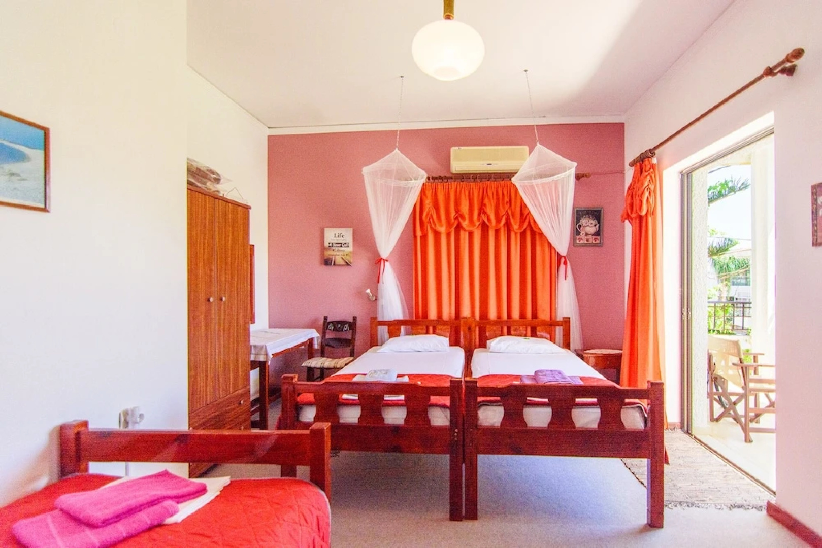 Savas Rooms
