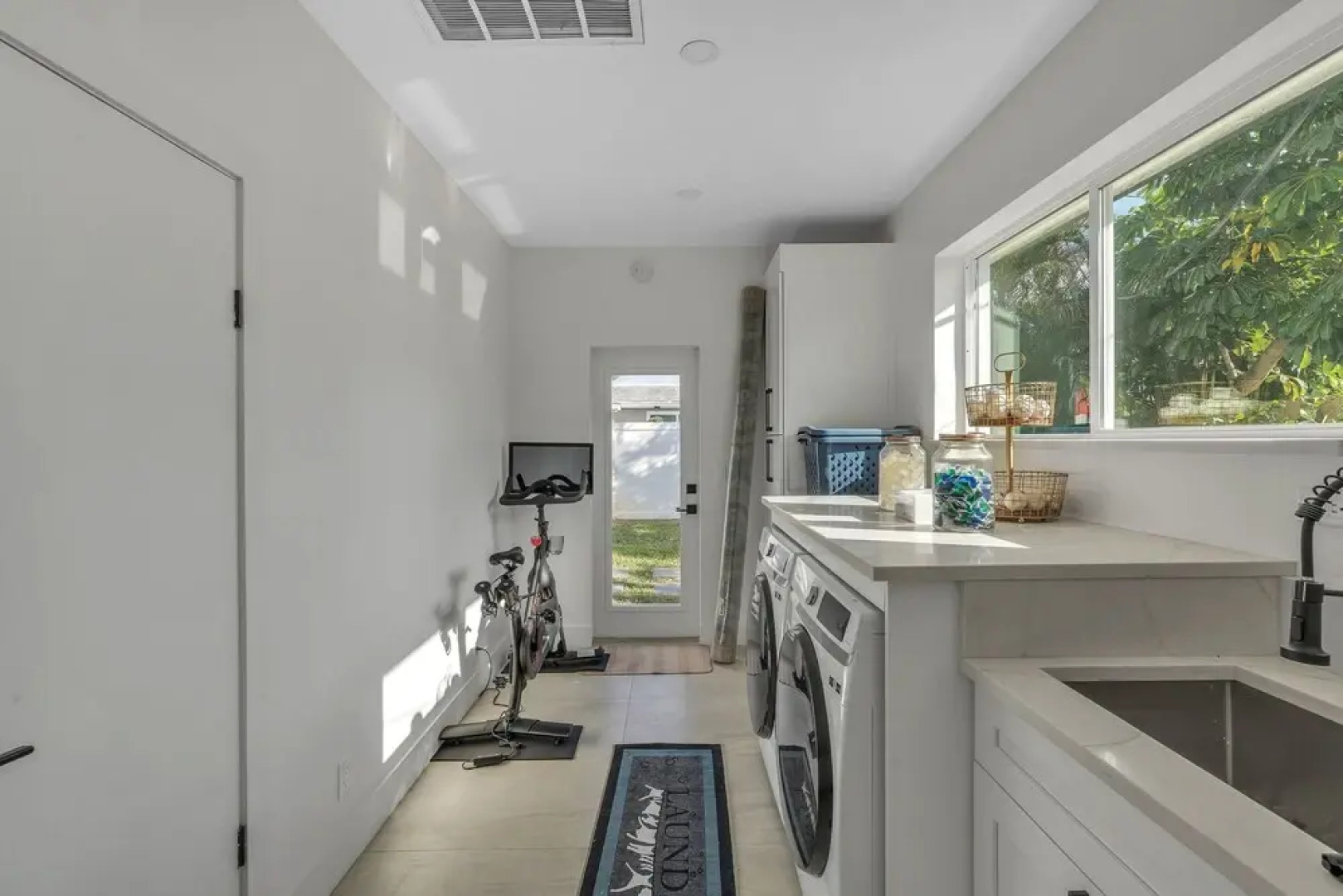 Casa Cervo - Stunning Home In Great Location, Walkable To Restaurants, Shopping, And The Beach! 4 Bedroom Home by Redawning