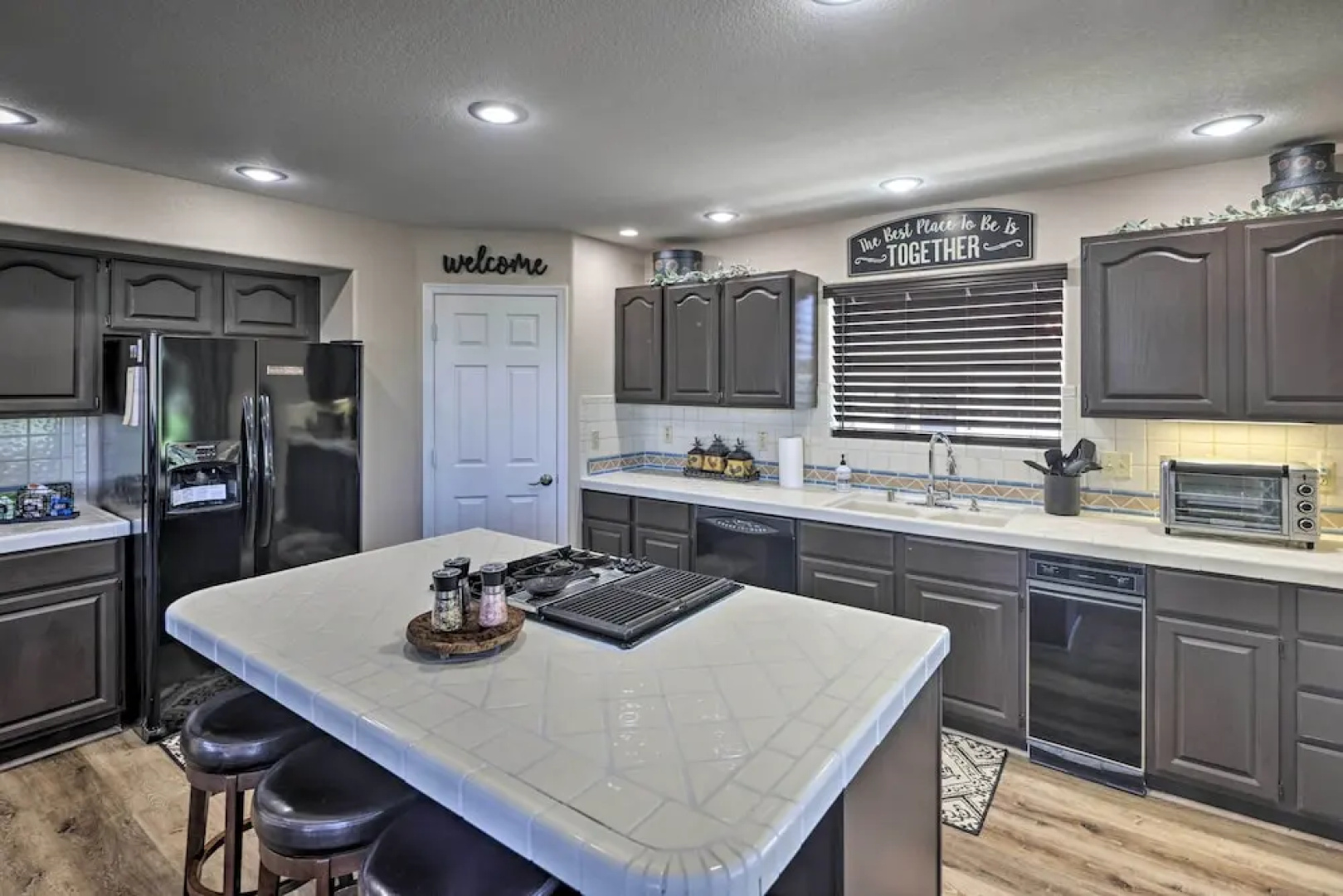 Amenity-packed Home w/ Hot Tub & River Views!