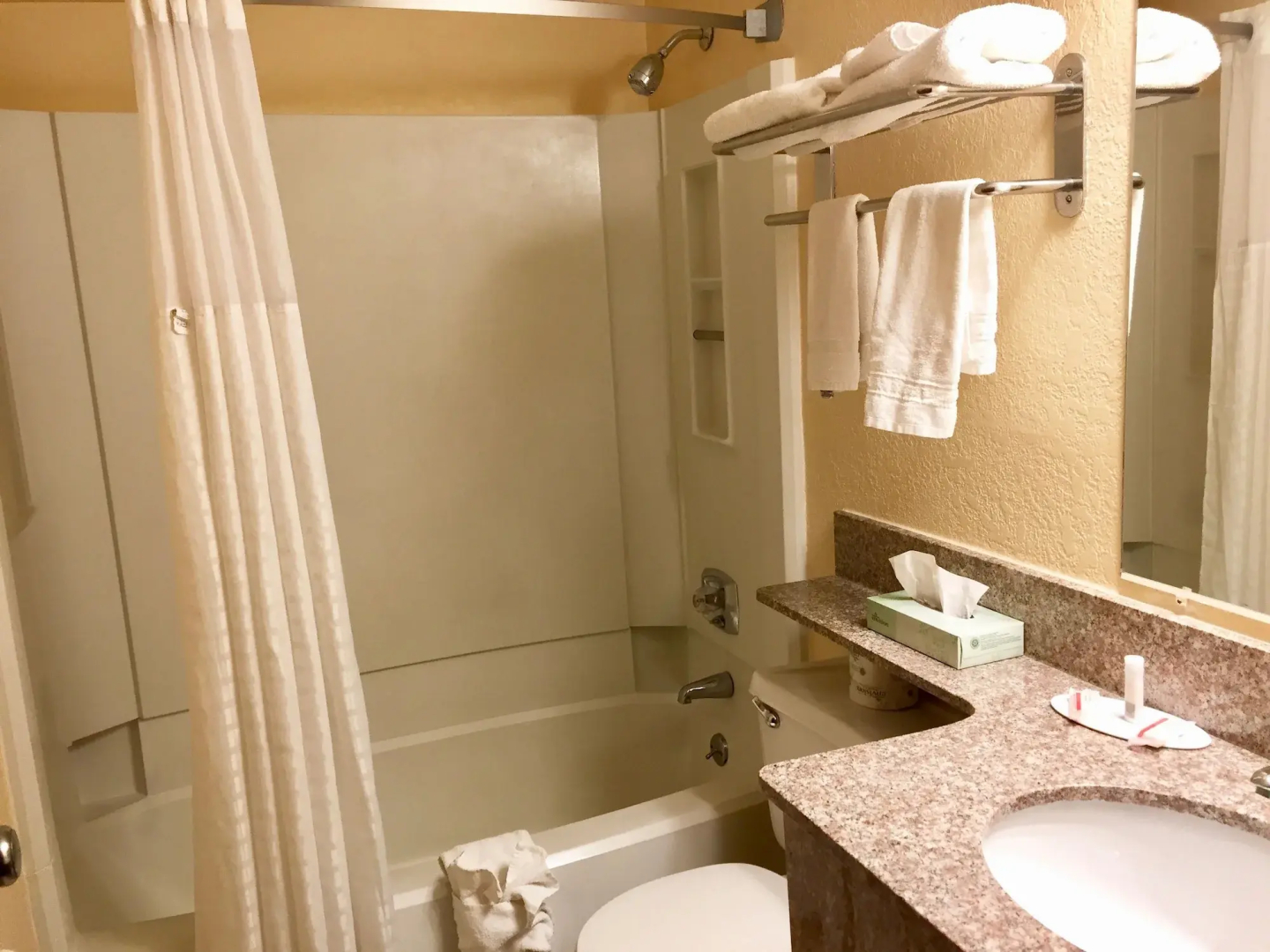 Travelodge by Wyndham Muskegon