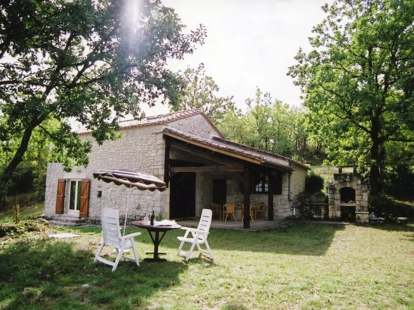Beautiful Holiday Home in Mauroux With Swimming Pool