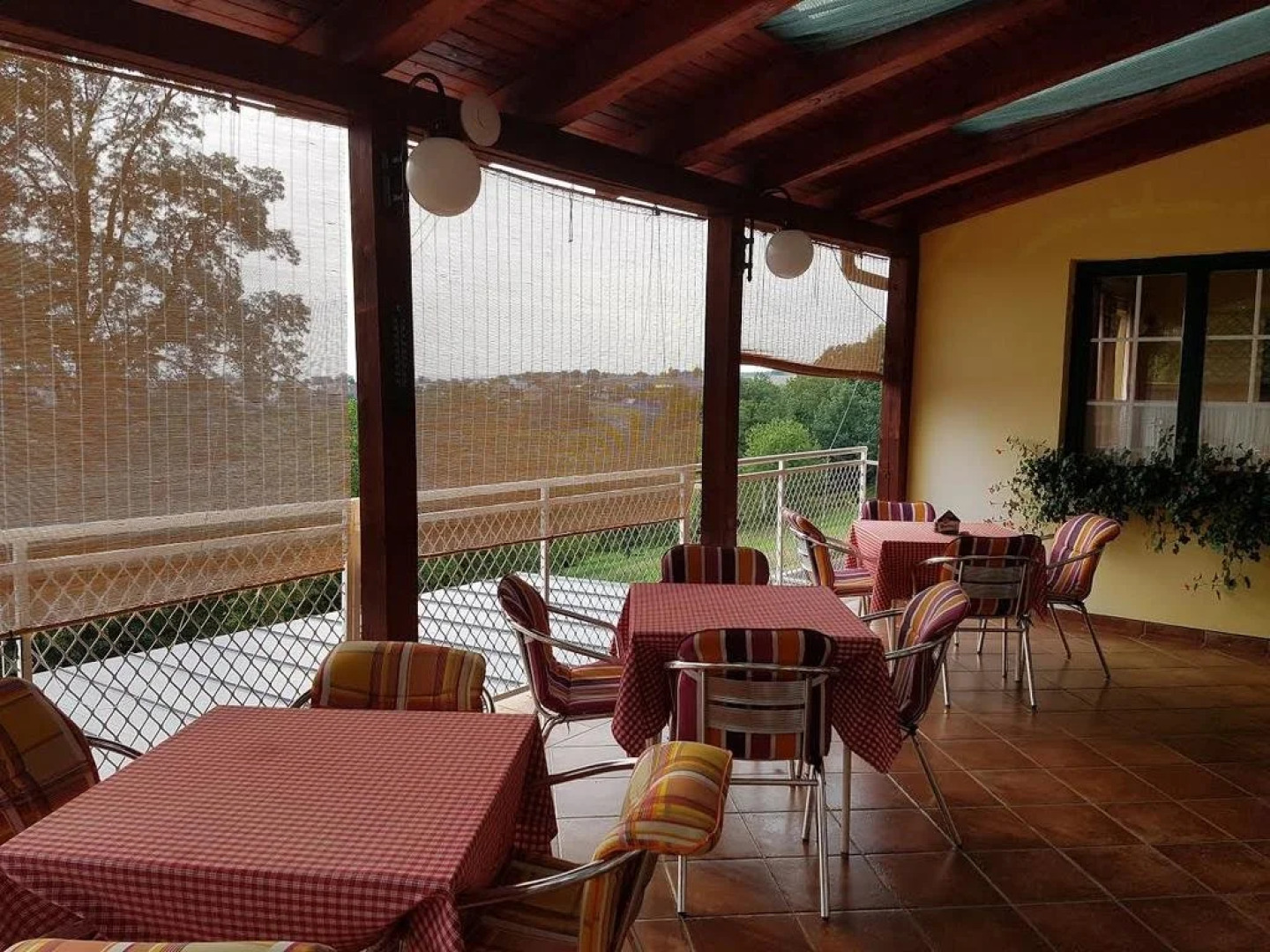 Restaurant a Pension u Hradu