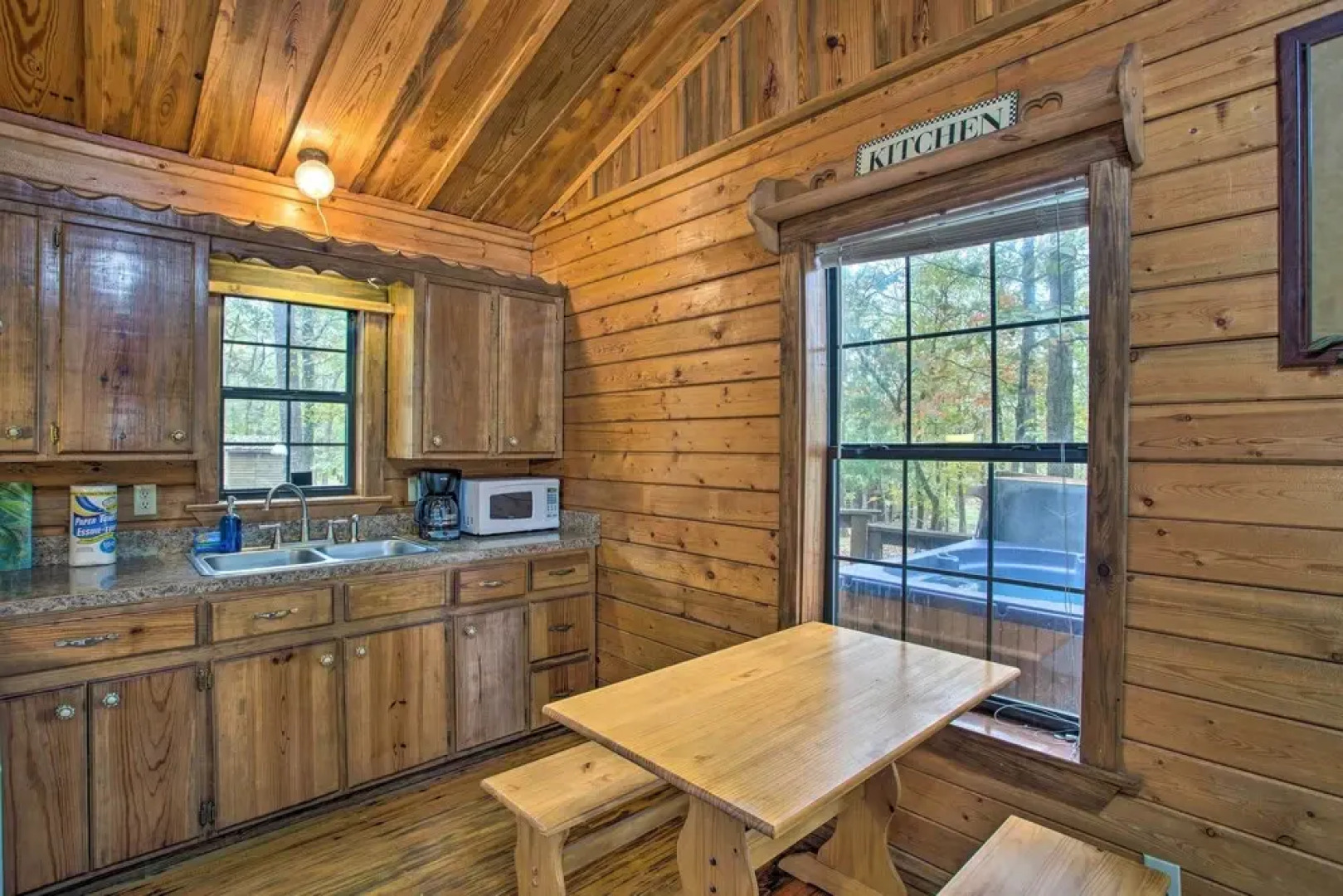 Timber Brooke Cabin: Hot Tub & Central Location!