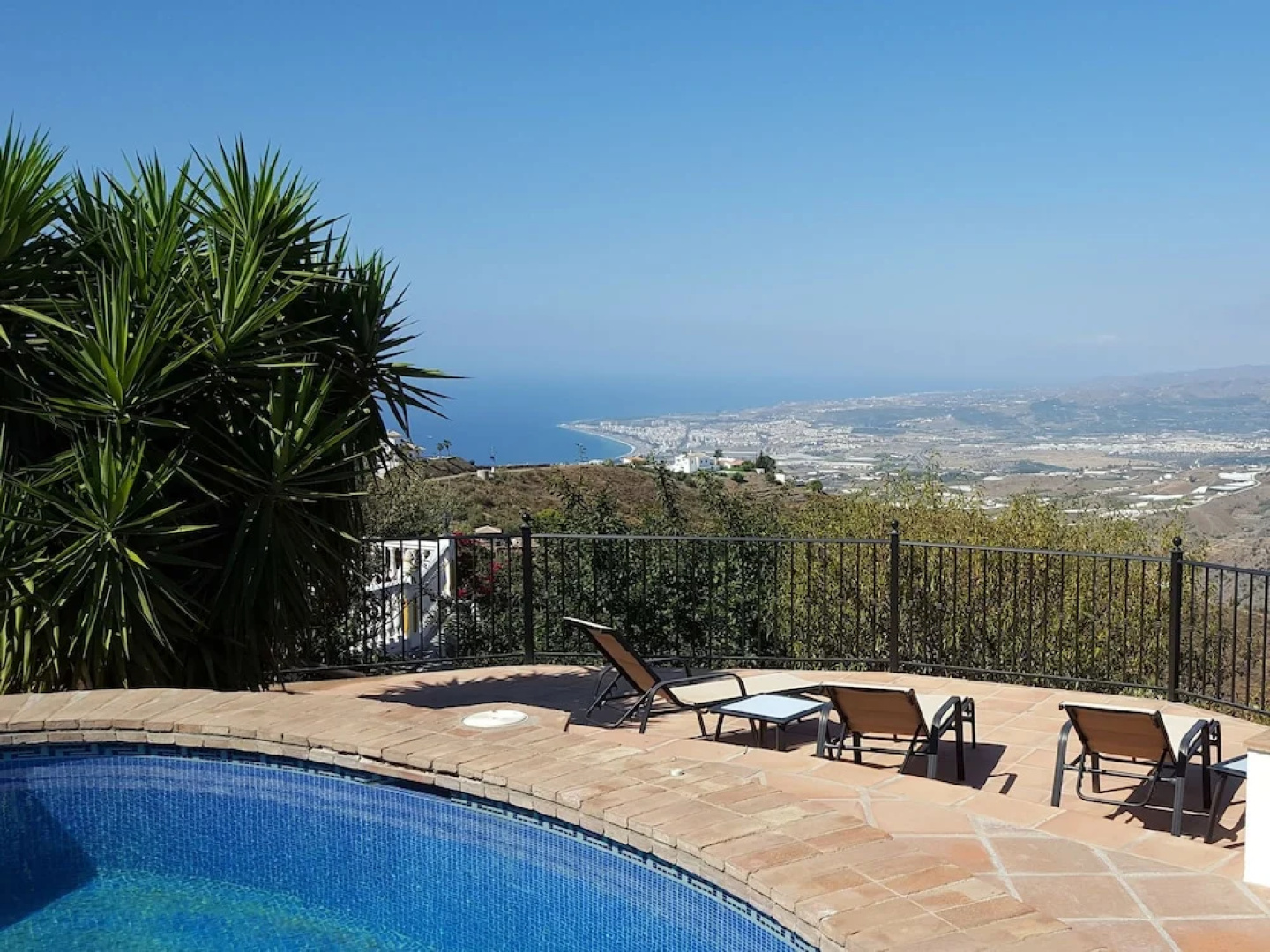 Graceful Villa in Sayalonga with Swimming Pool