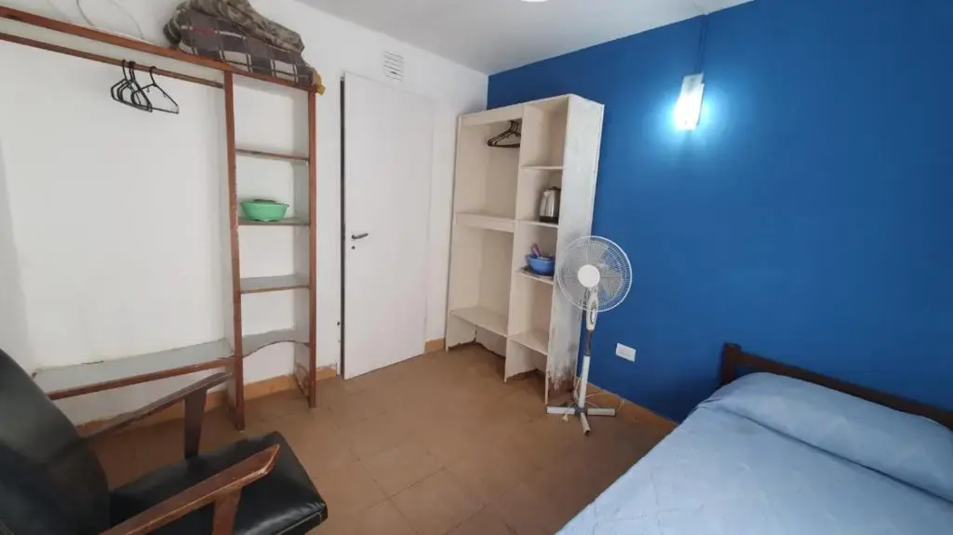 Habitacion economica con estacionamiento Necochea