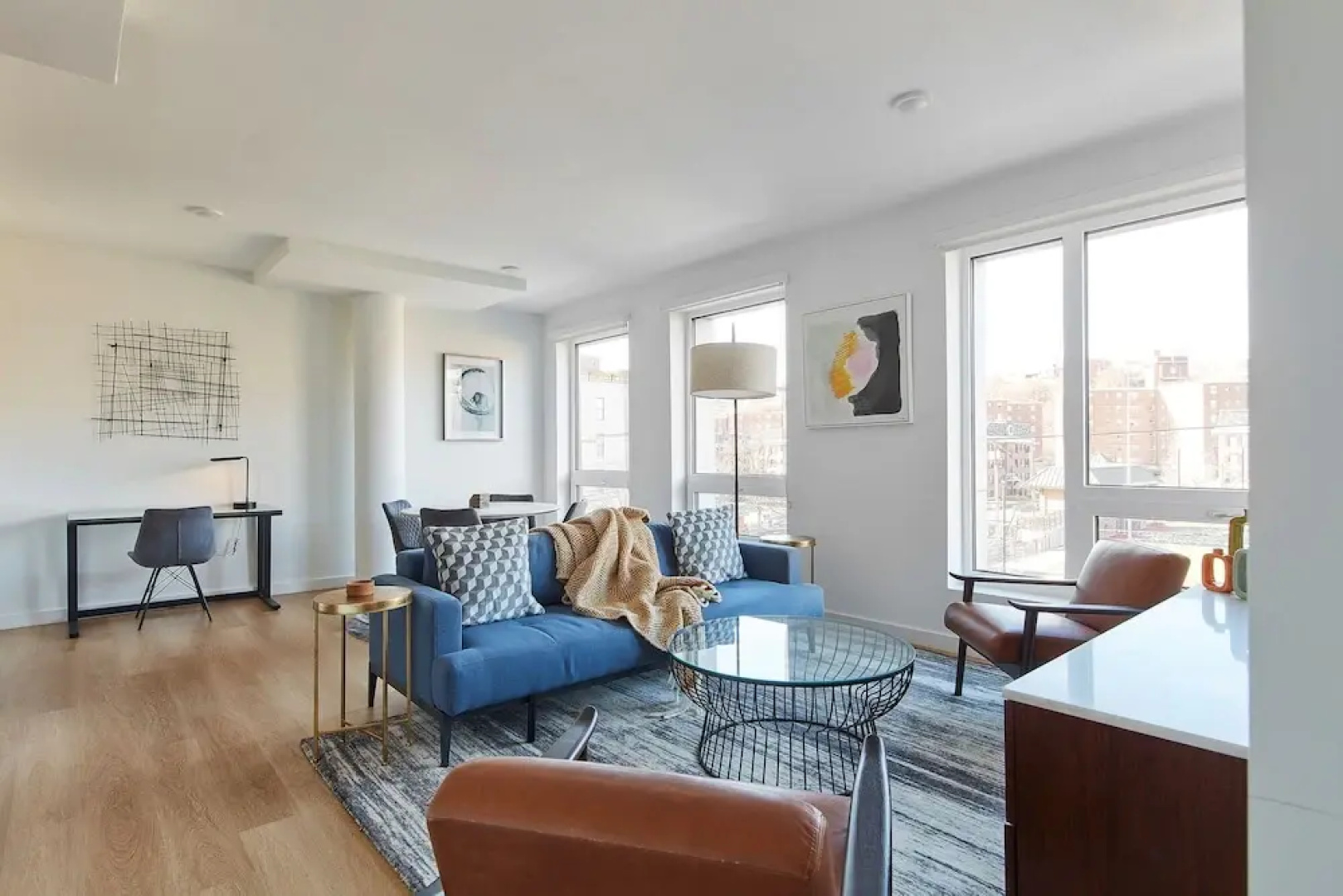 Stylish 2 BR w Roof Deck Access - Mins to NYC