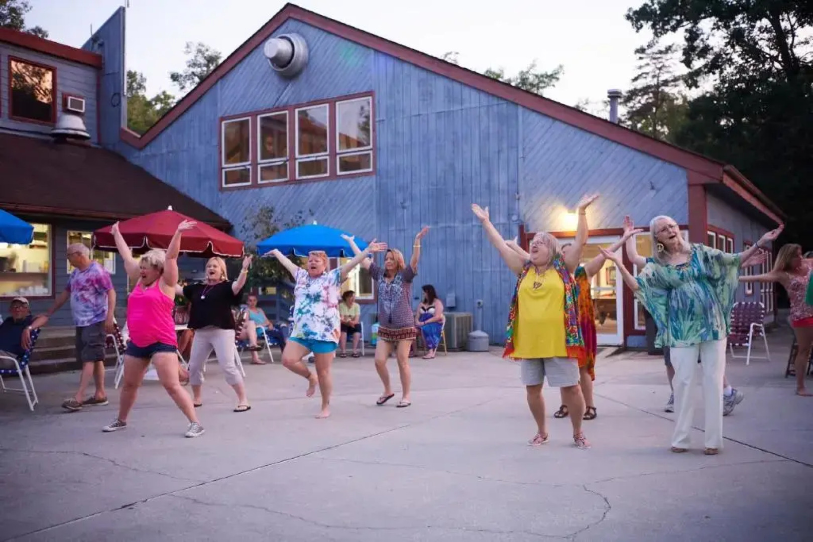 Williamsburg Camping Resort 28 ft. Park Model 11