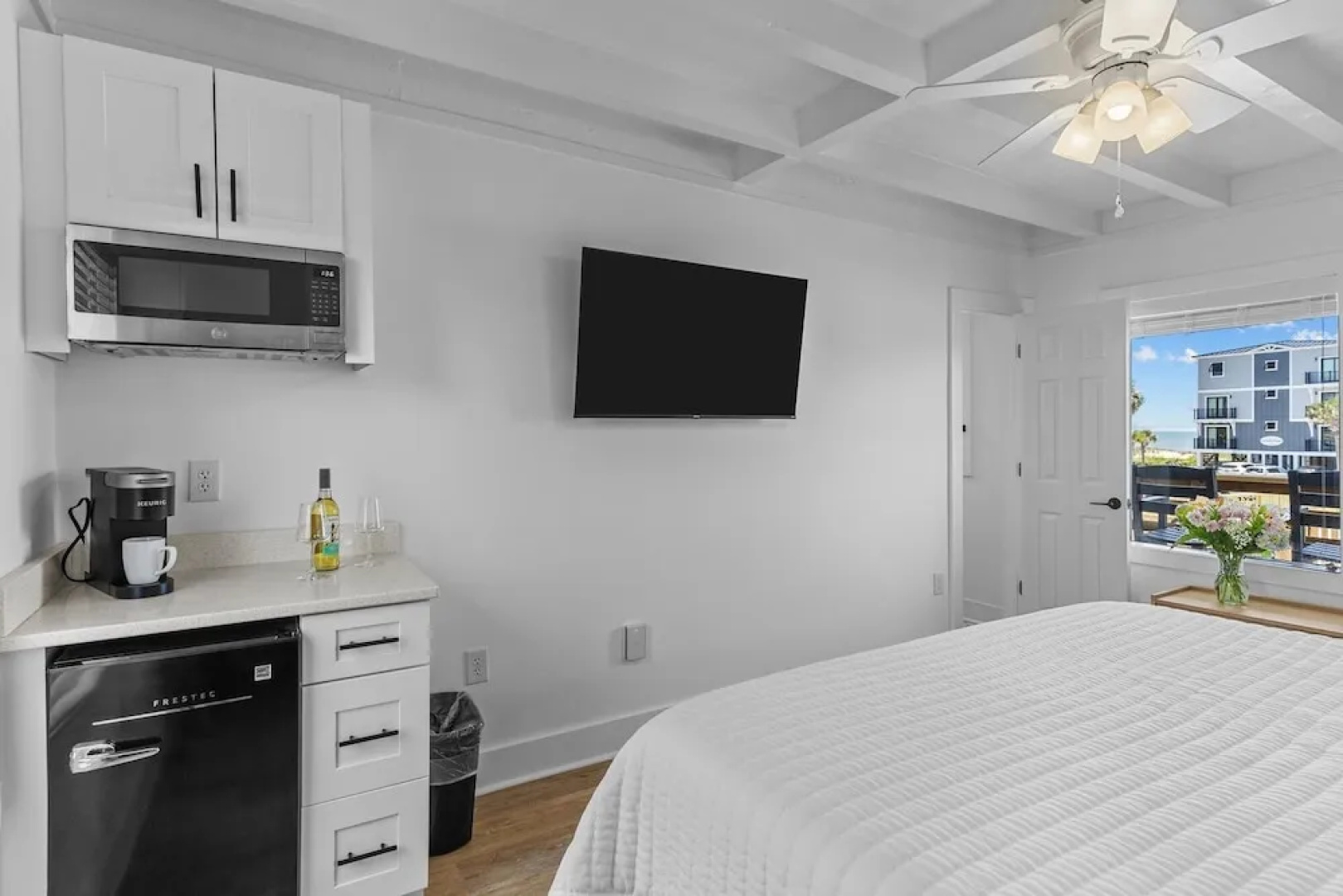 The Beach House Motel & Suites