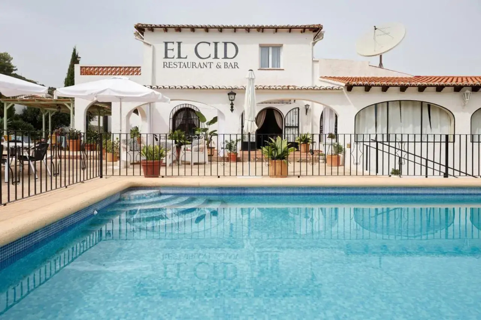 El Cid Hotel Restaurant & Bar