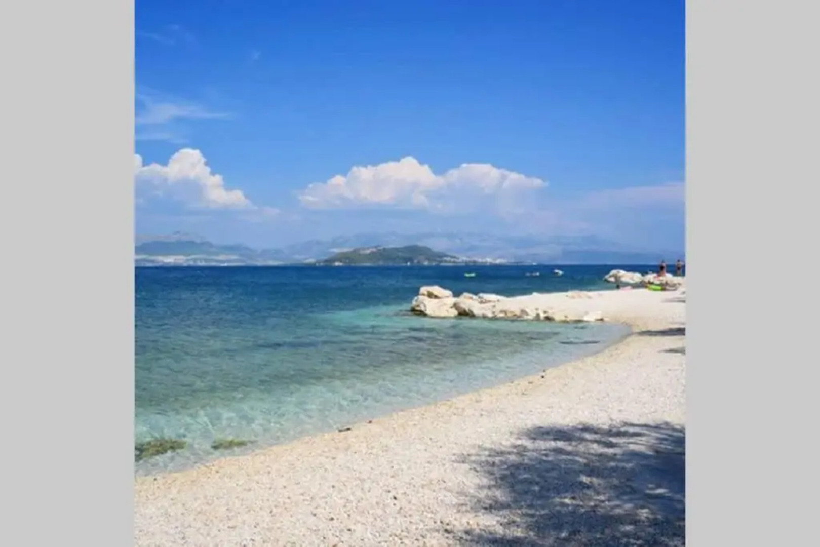 SeaEsta apartment Pool and Beach