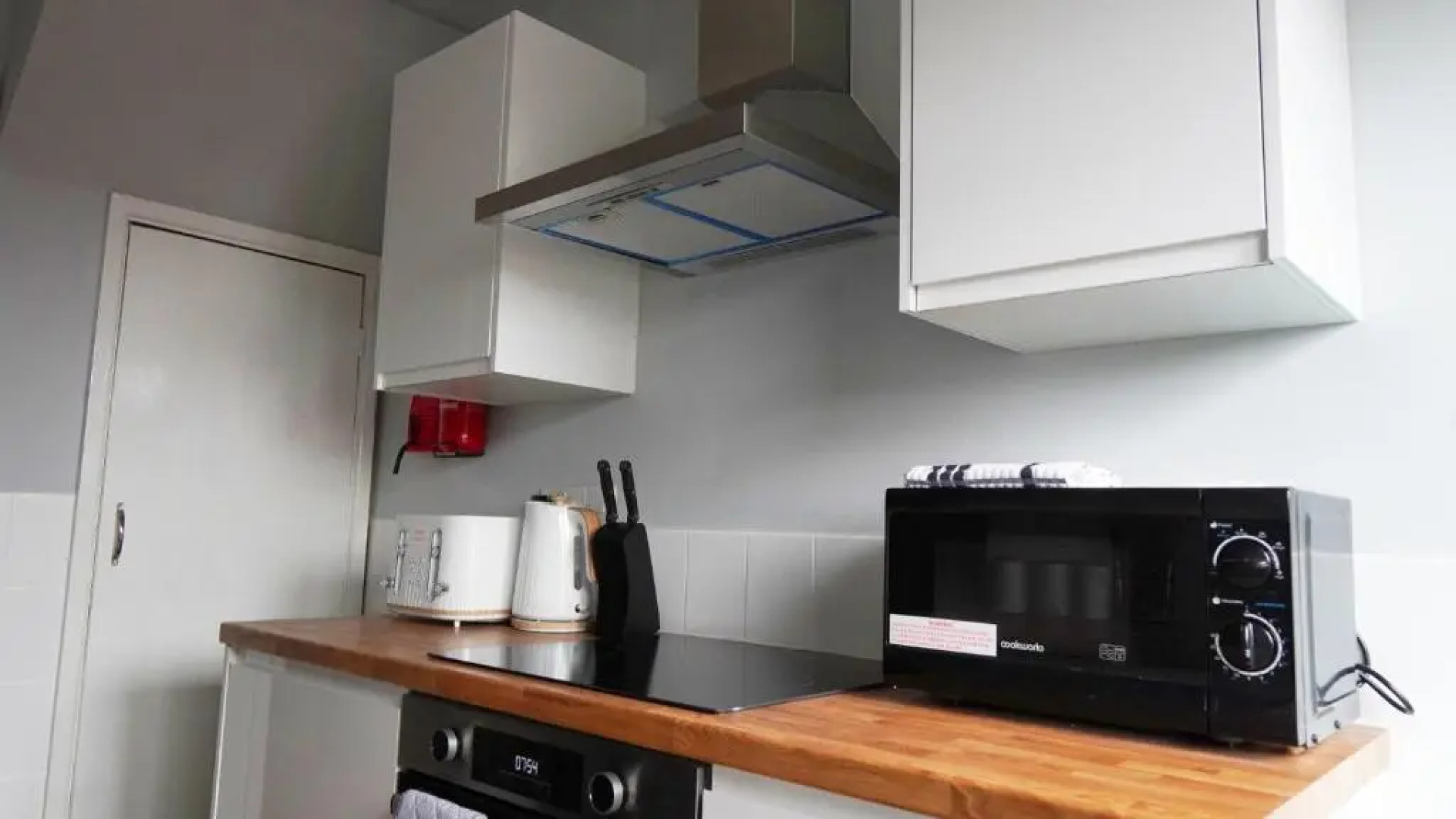 Portobello House - Four Bedroom House perfect for CONTRACTORS - Sleeps 6 - FREE parking
