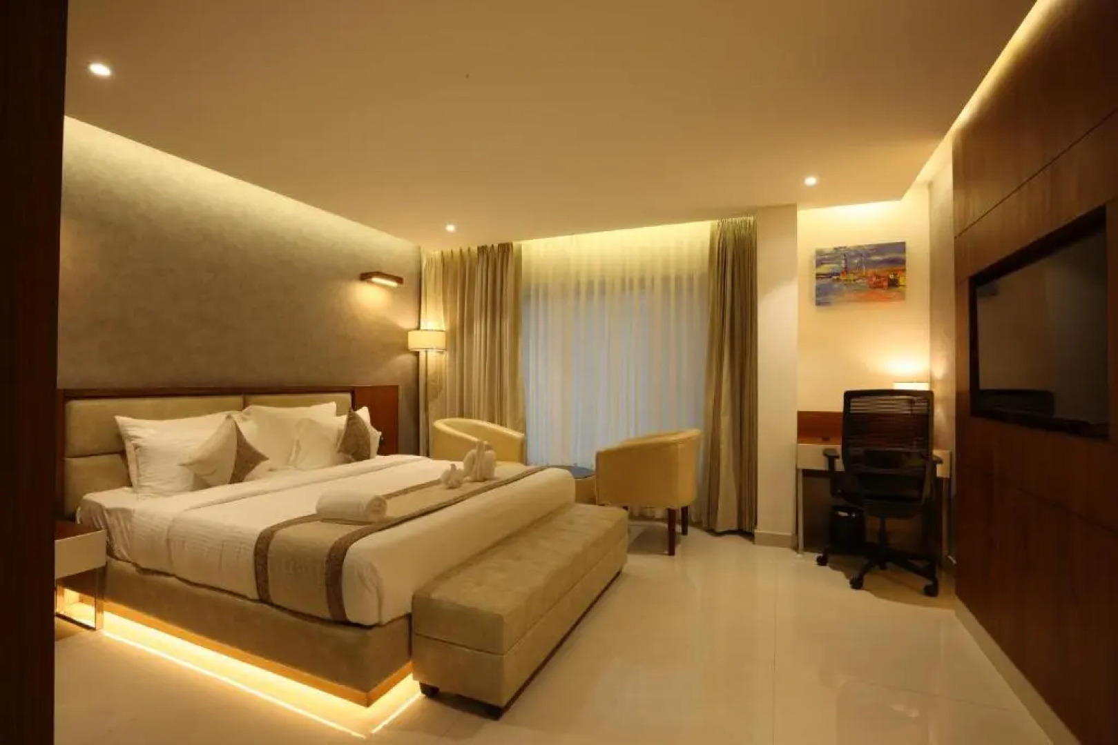 Royal Plaza Suites by RAK Rooms