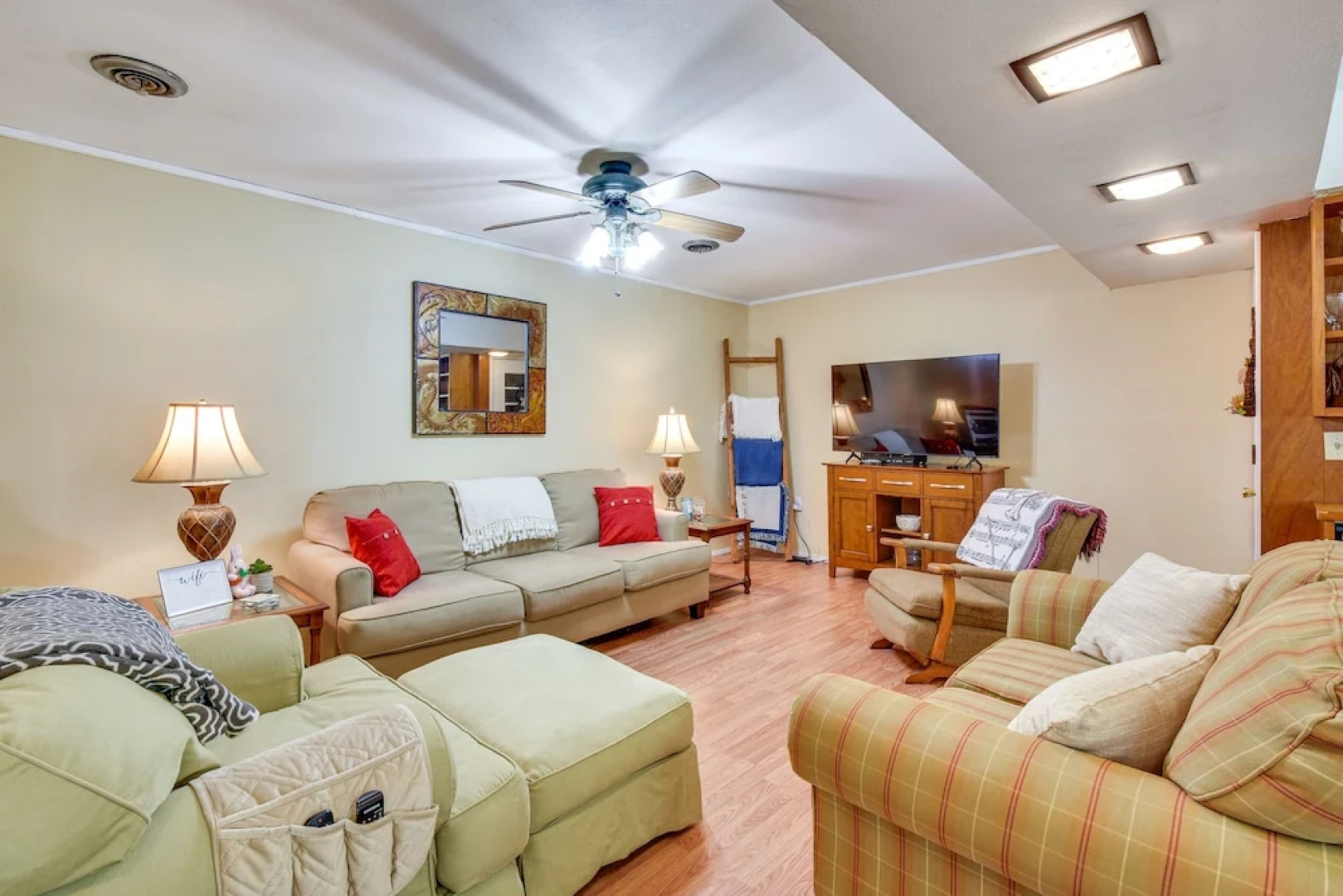 Seneca Abode w/ Furnished Deck < 10 Mi to Clemson!