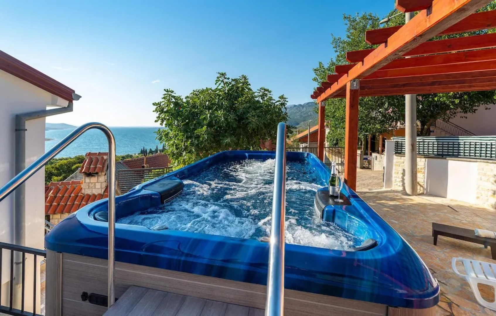Amazing Home in Rovanjska With 4 Bedrooms, Jacuzzi and Wifi