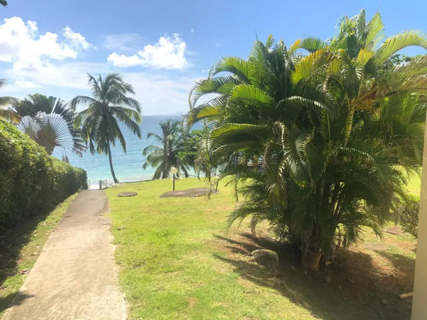 T2 les pieds dans l'eau, vue mer caraibes