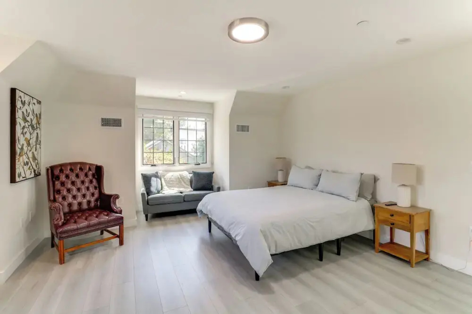 Shop, Dine & Explore Pasadena! The Lincoln Home