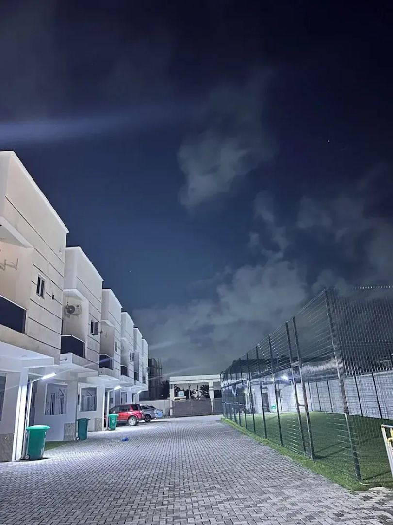 Luxury Shortlet Apartment LBS, AJAH