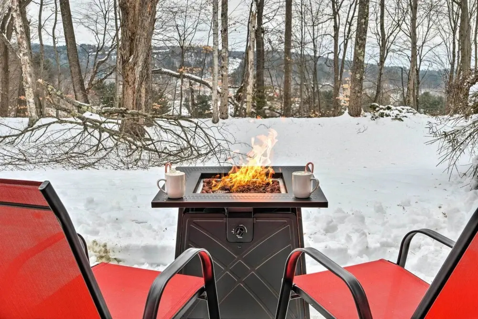Hartford Escape w/ Fire Pit ~ 3 Mi to Ski & Golf!