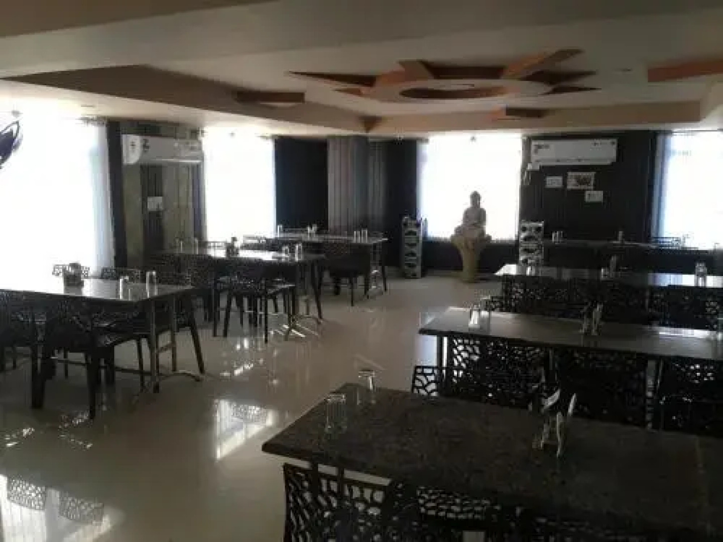 Hotel Raj International