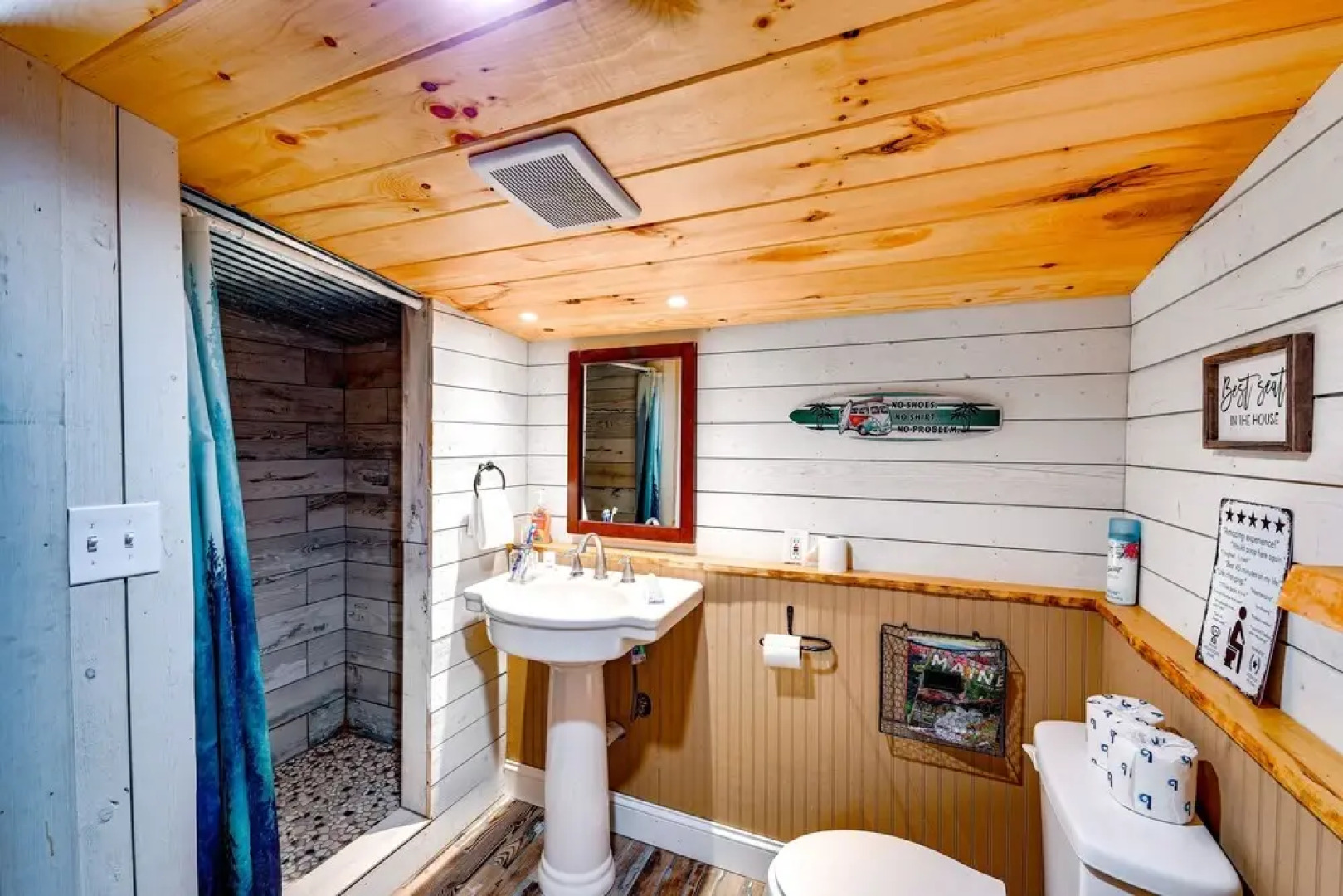 Lovely Maine Cabin w/ Deck, Gas Grill & Fire Pit!