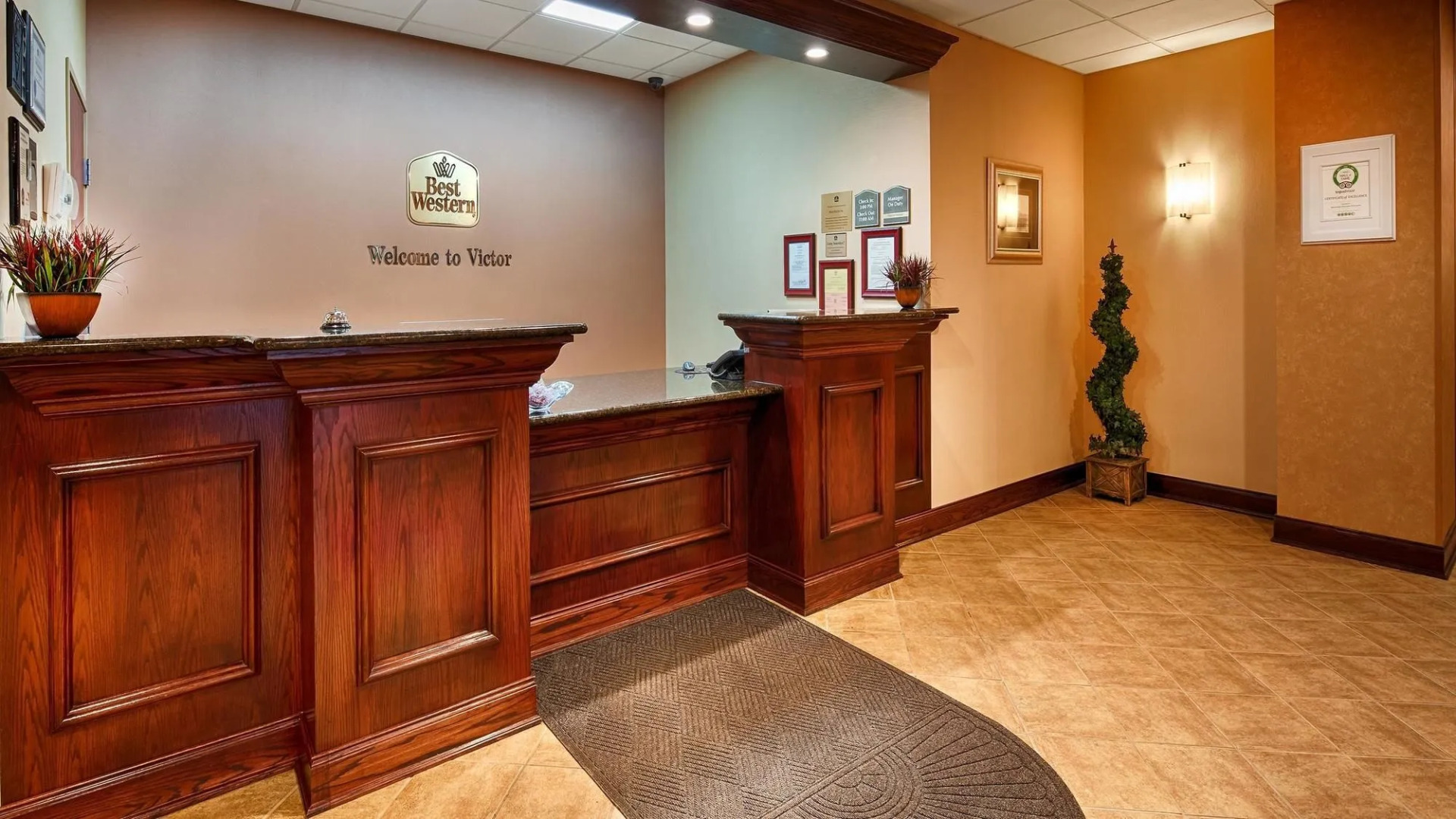 Best Western Plus Victor Inn & Suites