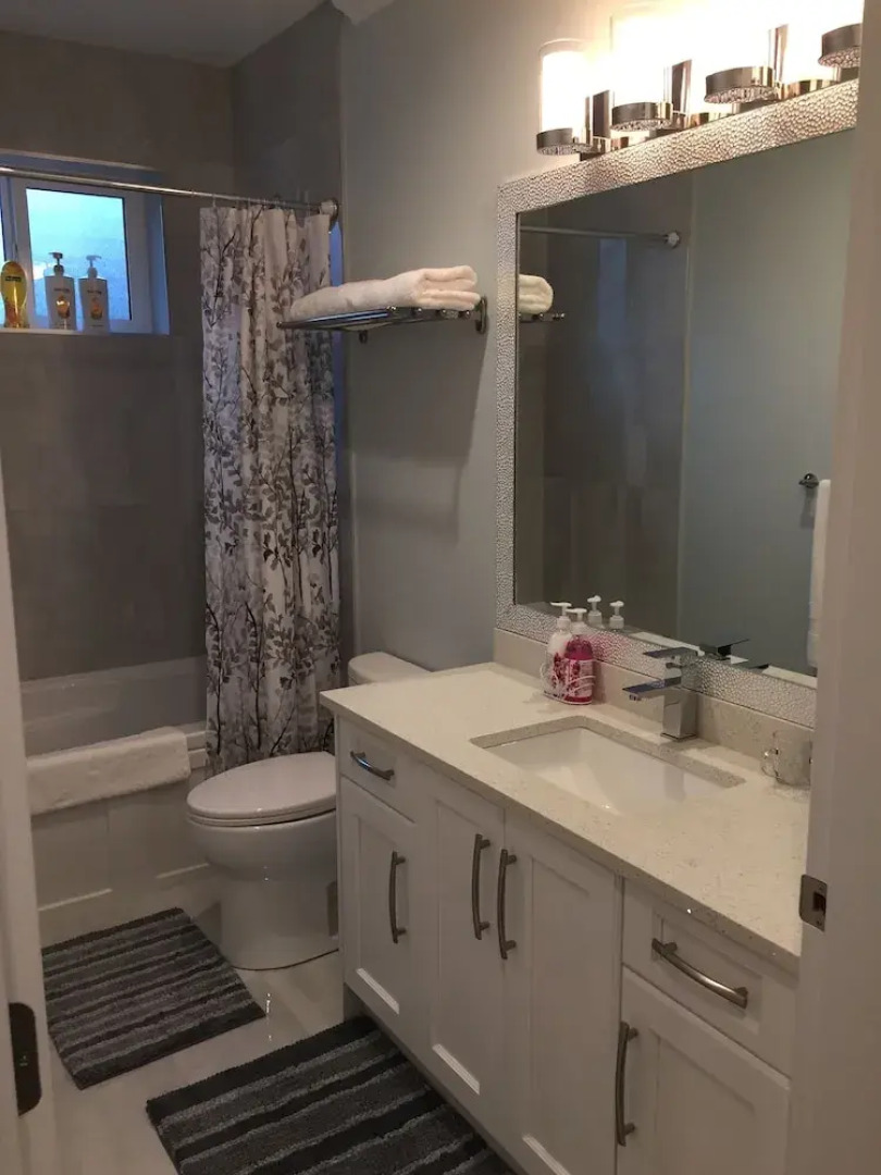 Arbutus Rose House by Elevate Rooms