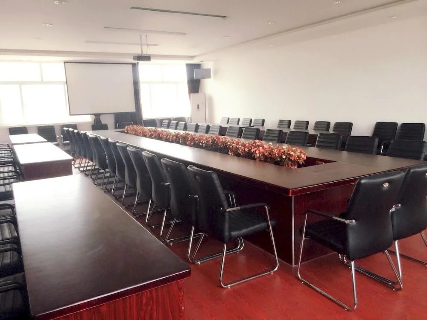 City 118 Chain Hotel