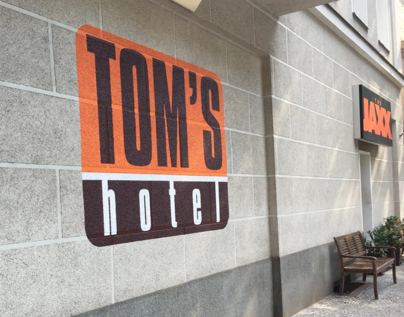 Tom's Hotel