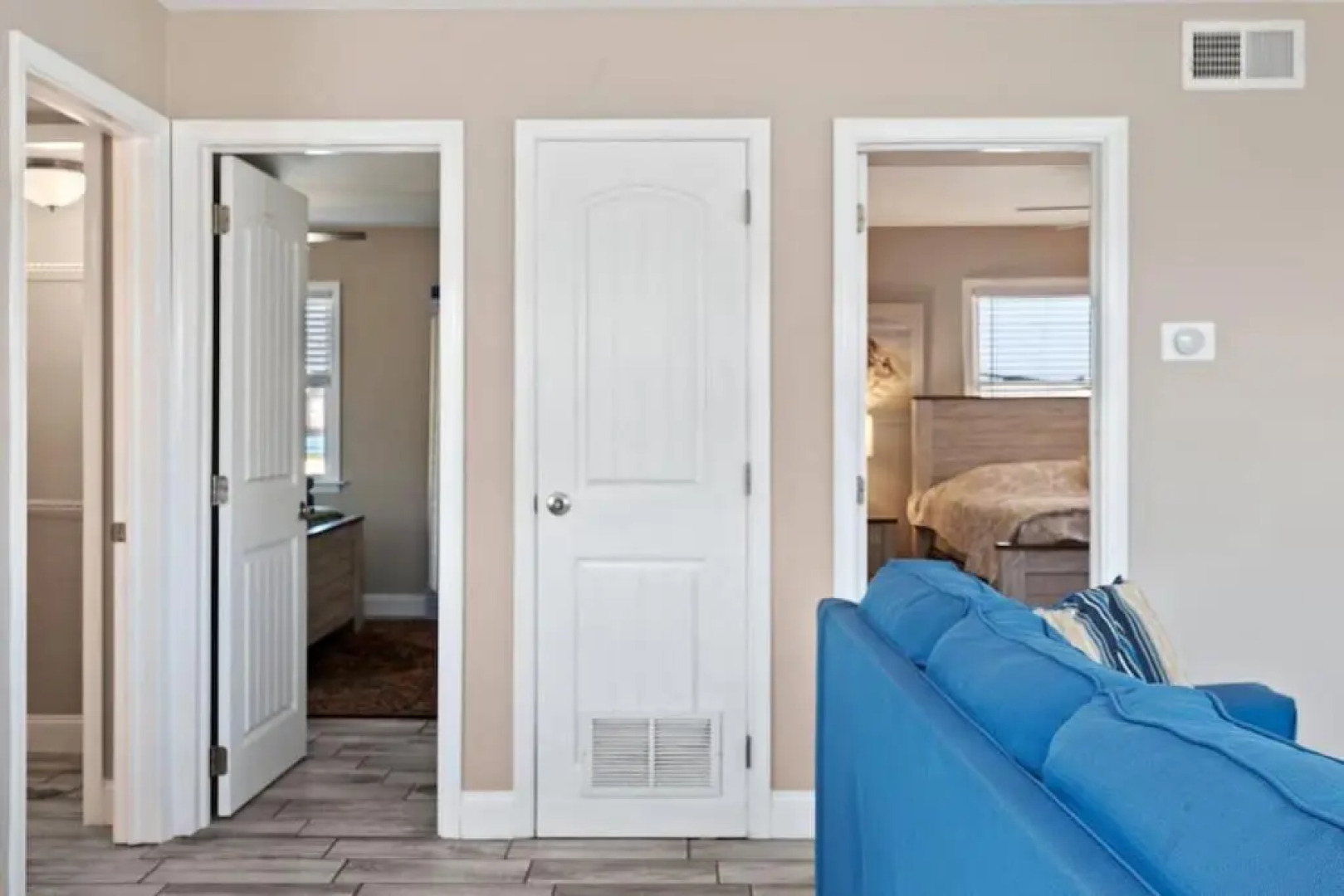 Unit B 2nd fl 2nd fl Hideaway 2 Block to Beach Parking