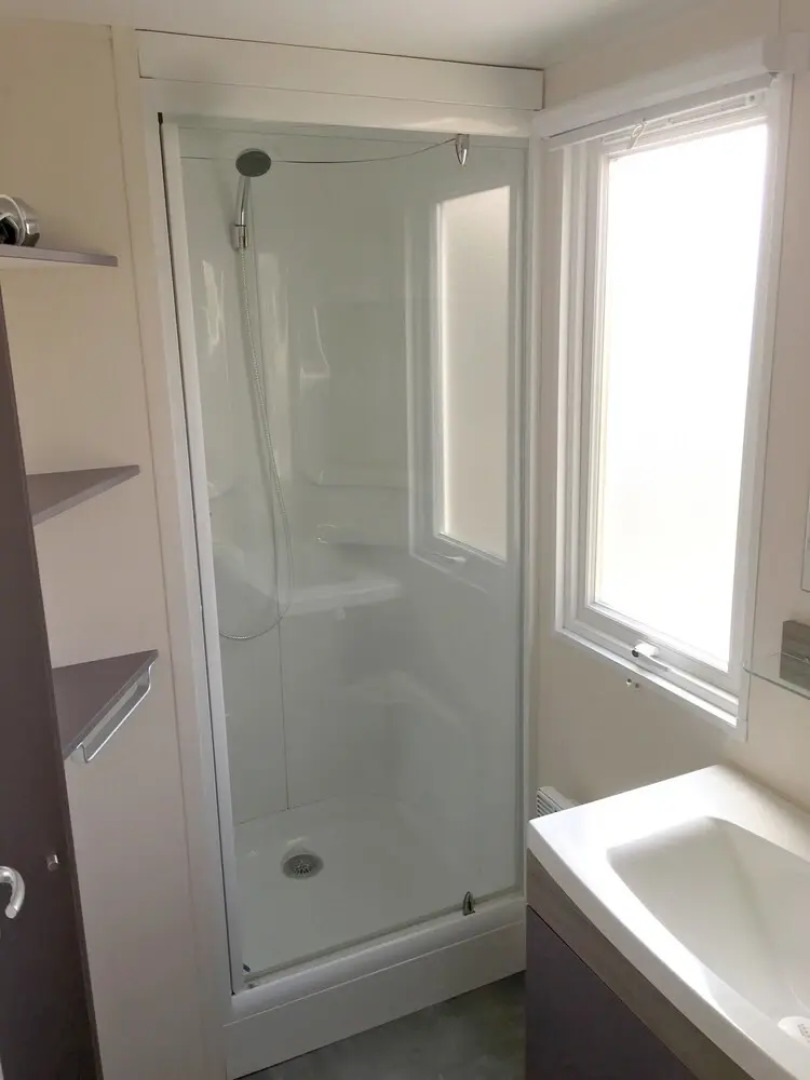 Bungalow With 3 Bedrooms in Andernos-les-bains, With Pool Access and F