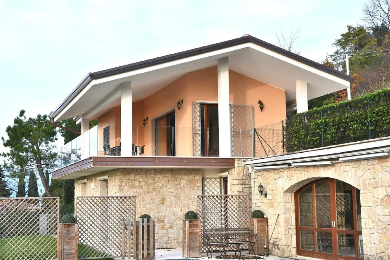 Villa Sybille With Pool And Lake View